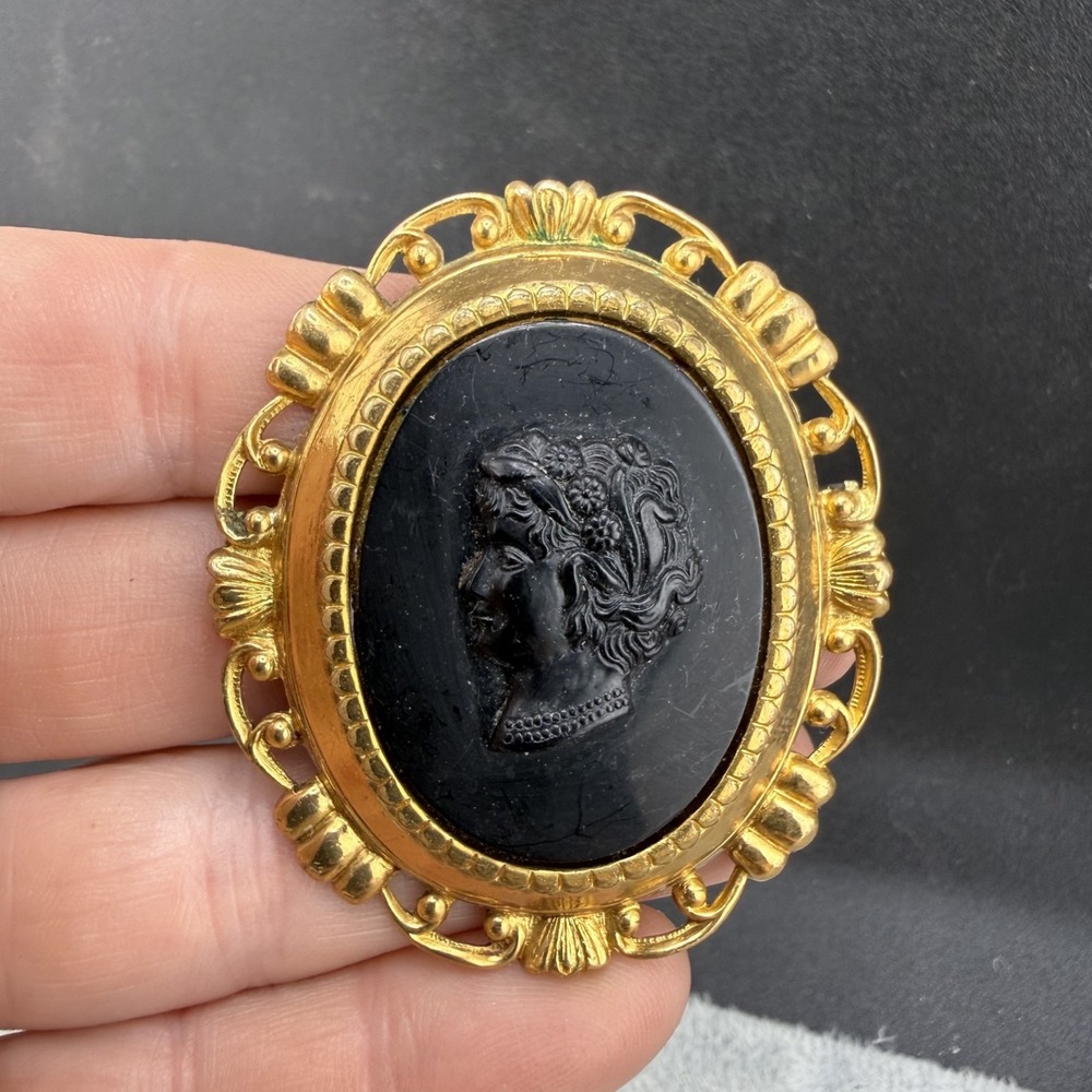 Vintage Cameo Brooch Gold Tone Black Resin Oval Ornate Victorian Style Pin